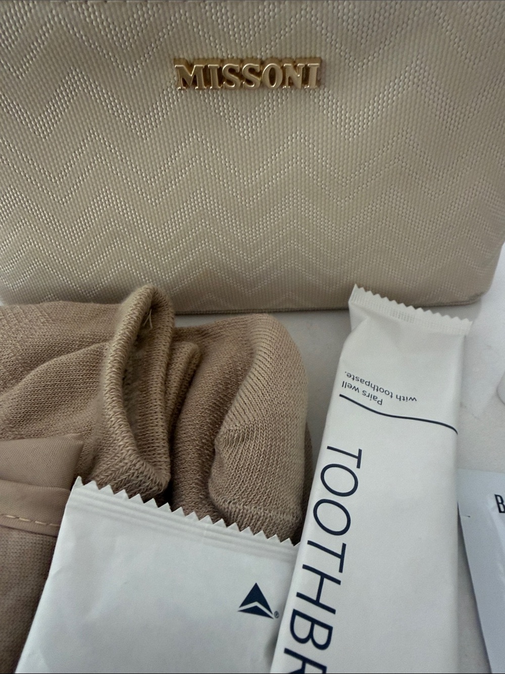 Missoni FC amenity bag , tarte , lakur, nails, Marc Jacob lipstick & - Picture 2 of 7